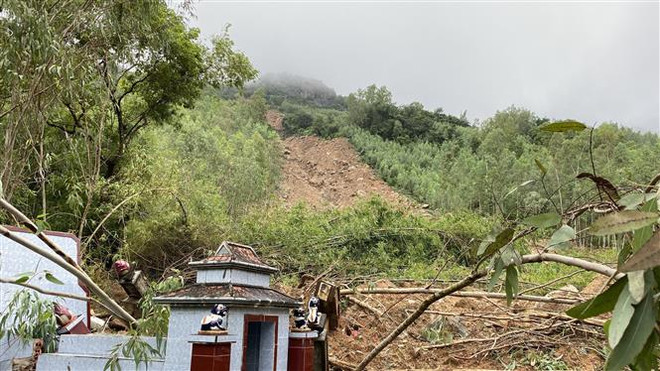 Đi tìm nguyên nhân dẫn đến ngập lụt, sạt lở liên tiếp ở Bình Định ảnh 2
