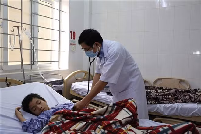 Hà Tĩnh: Ăn thịt bê thui, 8 người bị ngộ độc phải nhập viện ảnh 1