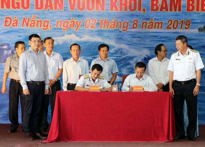 Hải quân Việt Nam làm điểm tựa cho ngư dân vươn khơi, bám biển ảnh 2