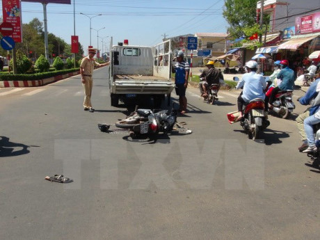 Xe tải đâm xe máy, một người văng hàng chục mét và tử vong ảnh 1