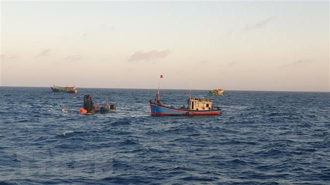 Huy động lực lượng tìm kiếm ngư dân Quảng Bình mất tích trên biển ảnh 1