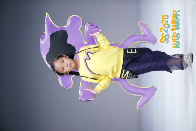 Dàn mẫu nhí Việt tự tin sải bước trên sàn diễn Shanghai Fashion Week ảnh 1