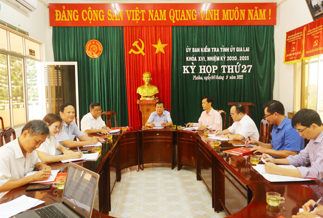 Gia Lai: Cảnh cáo nguyên thẩm phán, thư ký tòa án huyện Kông Chro ảnh 1