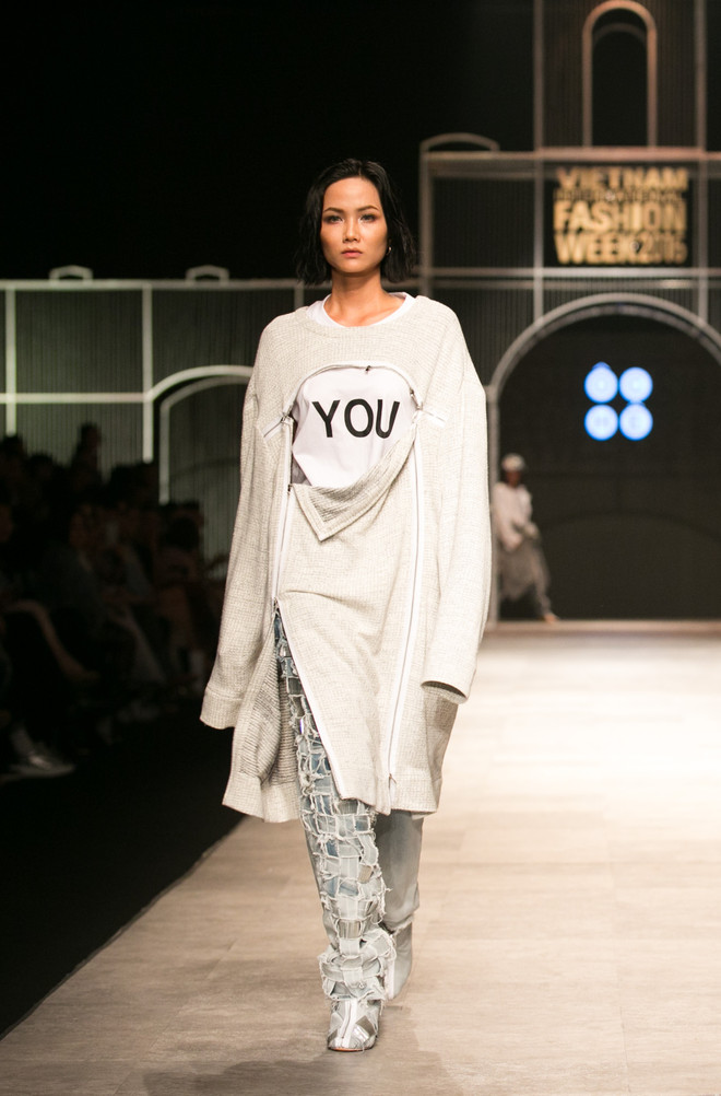 Mâu Thủy phá cách với thời trang đường phố của thương hiệu Ôchê ảnh 4