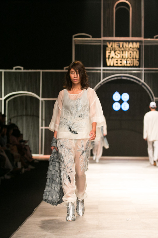 Mâu Thủy phá cách với thời trang đường phố của thương hiệu Ôchê ảnh 16