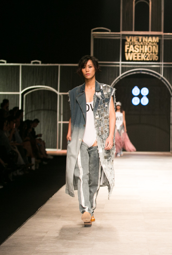 Mâu Thủy phá cách với thời trang đường phố của thương hiệu Ôchê ảnh 5