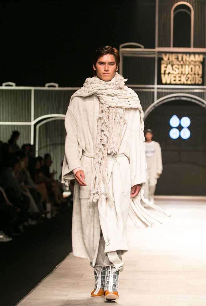 Mâu Thủy phá cách với thời trang đường phố của thương hiệu Ôchê ảnh 8