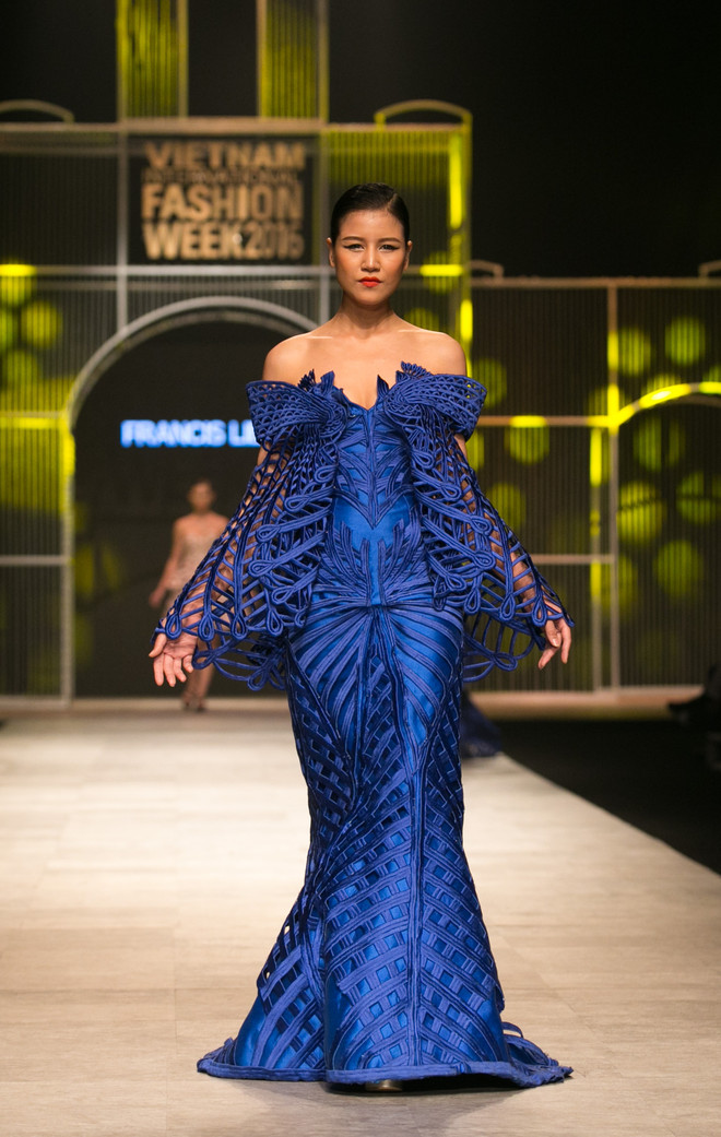 Những chiếc đầm lộng lẫy, ấn tượng của nhà thiết kế Francis Libiran ảnh 4