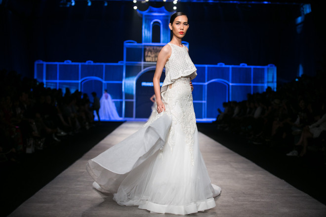 Những chiếc đầm lộng lẫy, ấn tượng của nhà thiết kế Francis Libiran ảnh 8