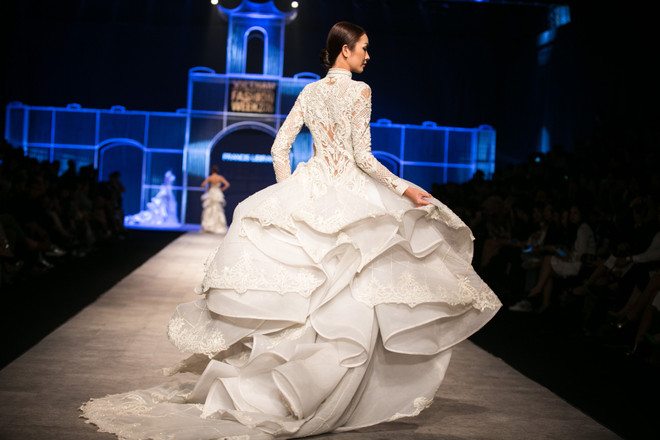 Những chiếc đầm lộng lẫy, ấn tượng của nhà thiết kế Francis Libiran ảnh 11