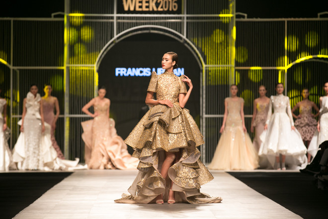 Những chiếc đầm lộng lẫy, ấn tượng của nhà thiết kế Francis Libiran ảnh 1