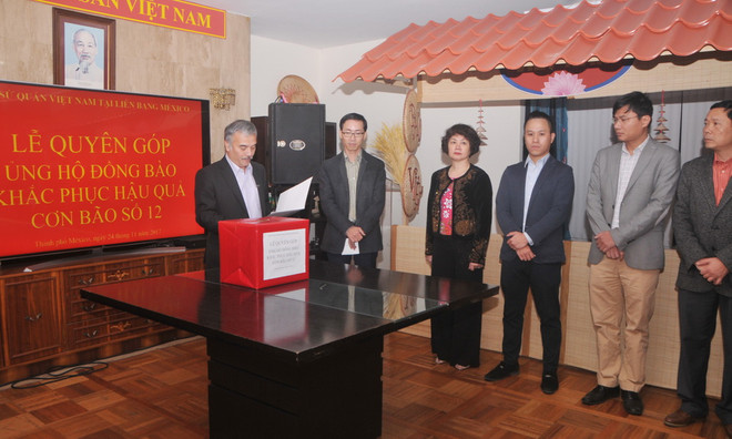 Người Việt tại Mexico quyên góp giúp khắc phục hậu quả bão số 12 ảnh 1
