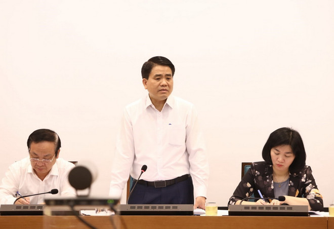 Chủ tịch Ủy ban Nhân dân thành phố Hà Nội Nguyễn Đức Chung phát biểu chỉ đạo cuộc họp chiều 26/2. (Ảnh: Văn Điệp/TTXVN) Bao giờ Hà Nội ra quyết định về thời điểm cho học sinh đi học trở lại? ảnh 1