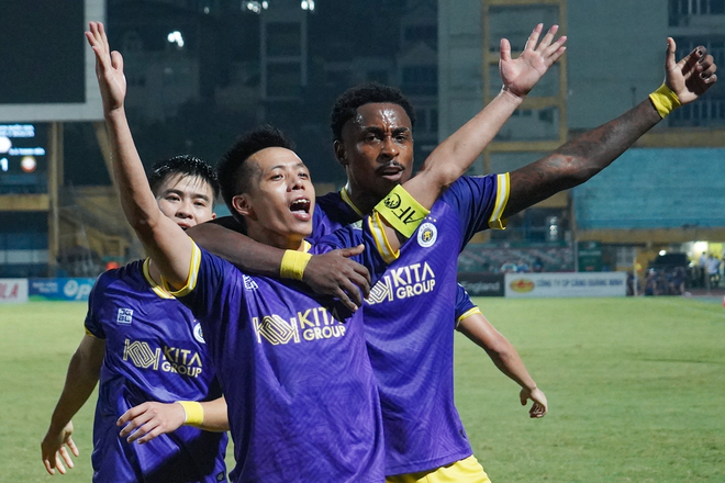 'Lão tướng' Văn Quyết vẫn miệt mài gồng gánh Hà Nội FC. (Ảnh: Việt Anh/Vietnam+) vnp_vq.png