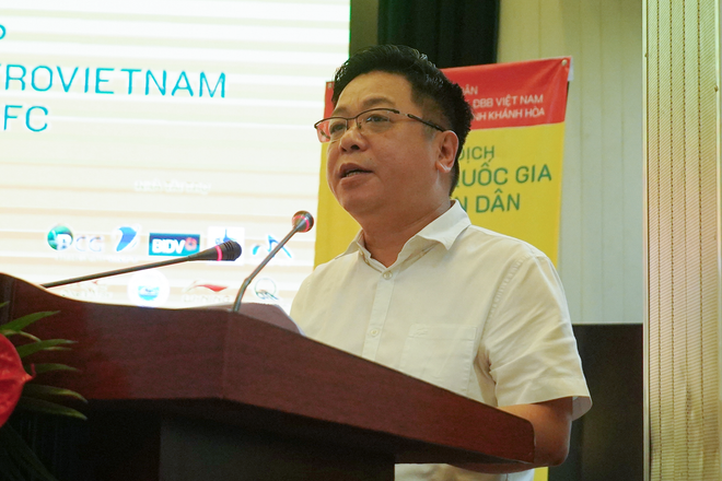 Ông Quế Đình Nguyên, Phó Tổng biên tập Báo Nhân Dân, Phó Trưởng Ban Chỉ đạo giải phát biểu tại buổi họp báo. (Ảnh: Việt Anh/Vietnam+) vnp_qudn.png