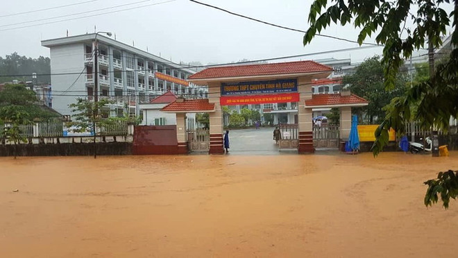 Hà Giang khắc phục hậu quả mưa lũ, đưa thí sinh đến dự thi đúng giờ ảnh 1