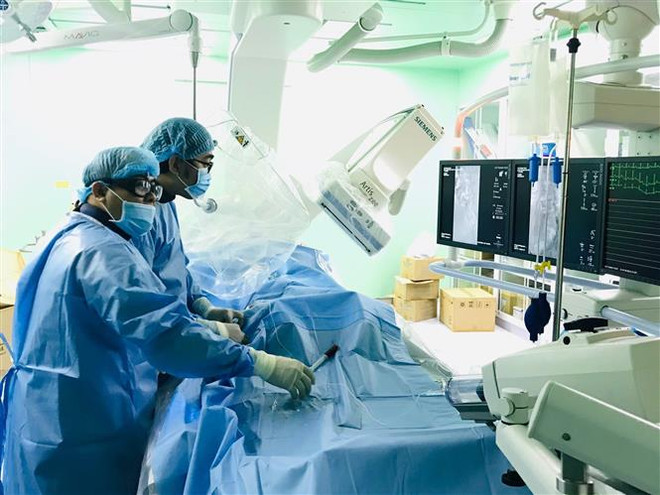 Cứu bệnh nhân bị vỡ gan phức tạp bằng phương pháp nút mạch hiện đại ảnh 1