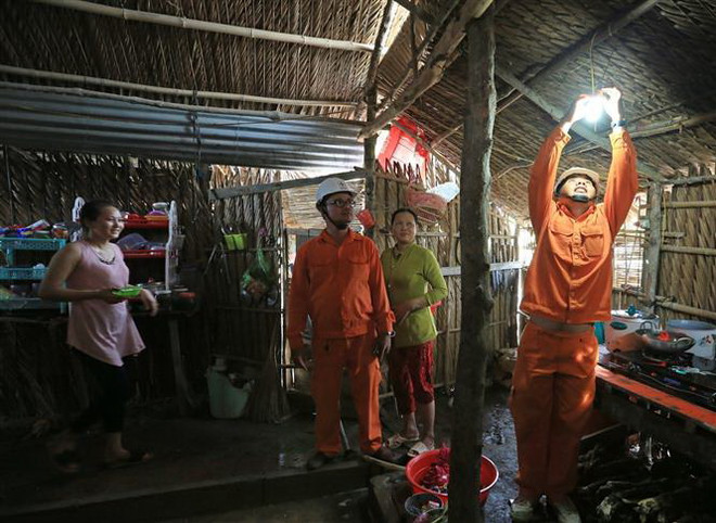 EVN: Thời gian mất điện bình quân của khách hàng giảm đáng kể ảnh 1