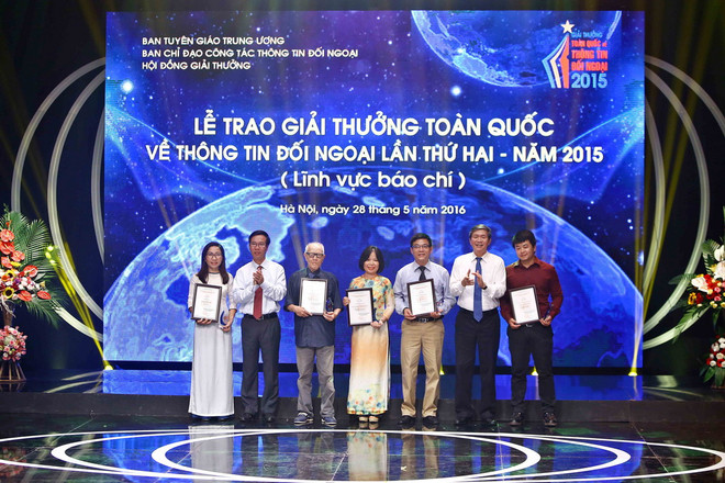 Trao giải thưởng thông tin đối ngoại cho nhà báo Daniel Roussel ảnh 1