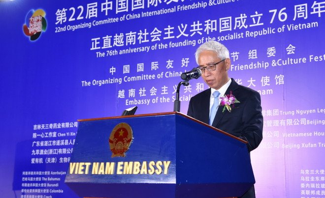 Đại sứ Việt Nam tại Trung Quốc Phạm Sao Mai phát biểu tại sự kiện. (Nguồn: Vietnam+) ĐSQ Việt Nam tại Trung Quốc tổ chức giao lưu văn hóa hữu nghị quốc tế ảnh 1