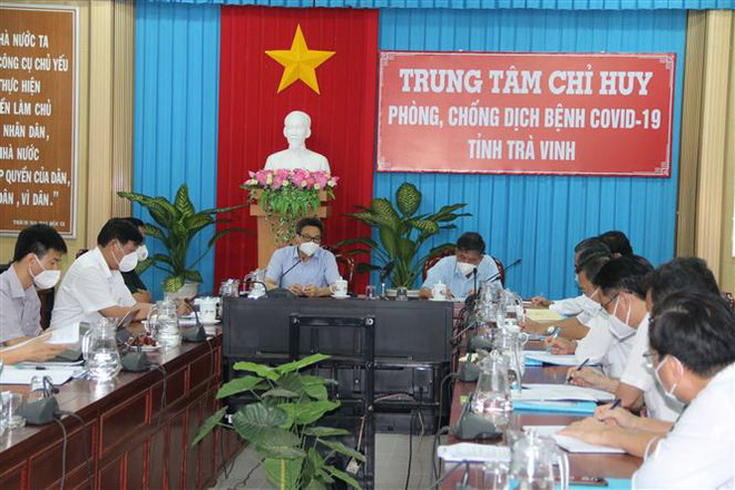 Quang cảnh buổi làm việc. (Ảnh: Thanh Hòa/TTXVN) Phó Thủ tướng Vũ Đức Đam kiểm tra việc phòng, chống dịch ở Trà Vinh ảnh 2