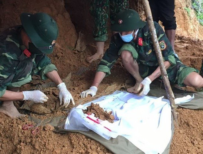 Thừa Thiên-Huế: Phát hiện và quy tập hài cốt liệt sỹ ở huyện A Lưới ảnh 1