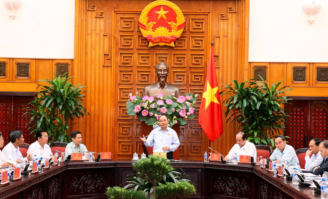 Thủ tướng Nguyễn Xuân Phúc phát biểu tại buổi làm việc. (Ảnh: Thống Nhất/TTXVN) Thủ tướng: Sóc Trăng cần quy hoạch phát triển gắn với biến đổi khí hậu ảnh 2