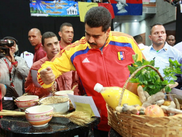 Tổng thống Maduro tại cuộc gặp các công xã sản xuất hôm 17/5. (Nguồn: Minci) Venezuela tố cáo phe đối lập lên kế hoạch khủng bố ảnh 1