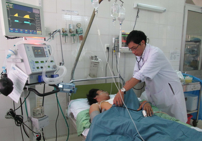 Cấp cứu kịp thời nam thiếu niên bị dao đâm trúng ngực, thủng tim ảnh 1