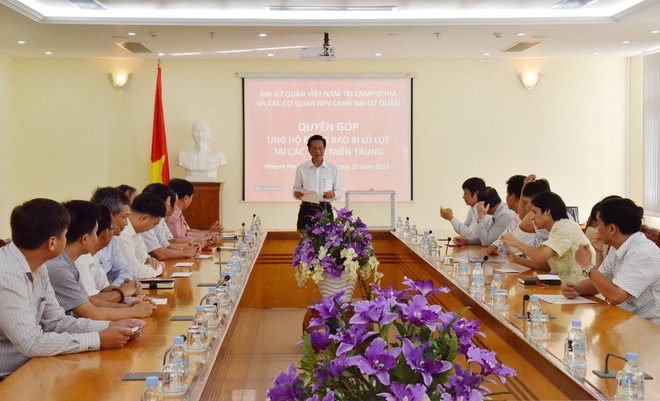 Người Việt tại Campuchia hướng về đồng bào miền Trung bị lũ lụt ảnh 1