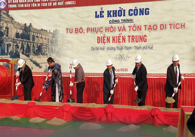 Quang cảnh lễ khởi công phục hồi và tôn tạo di tích điện Kiến Trung. (Ảnh: Quốc Việt/TTXVN) Đầu tư hơn 123 tỷ đồng phục hồi và tôn tạo di tích điện Kiến Trung ảnh 2