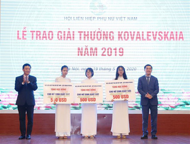 Giải thưởng Kovalevskaia tôn vinh tập thể nghiên cứu về dịch cúm ảnh 2