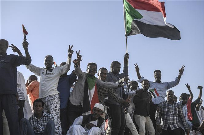 TMC bác bỏ thông tin phóng thích hai cựu tổng thống của Sudan ảnh 1