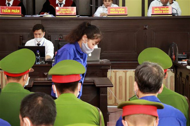 Xét xử sơ thẩm 12 bị cáo trong vụ án gian lận điểm thi tại Sơn La ảnh 2