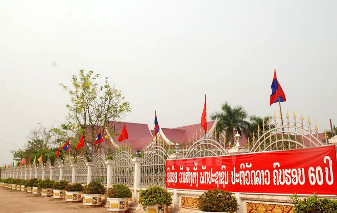 Triển lãm về thành tựu của Đảng Nhân dân Cách mạng Lào ảnh 1