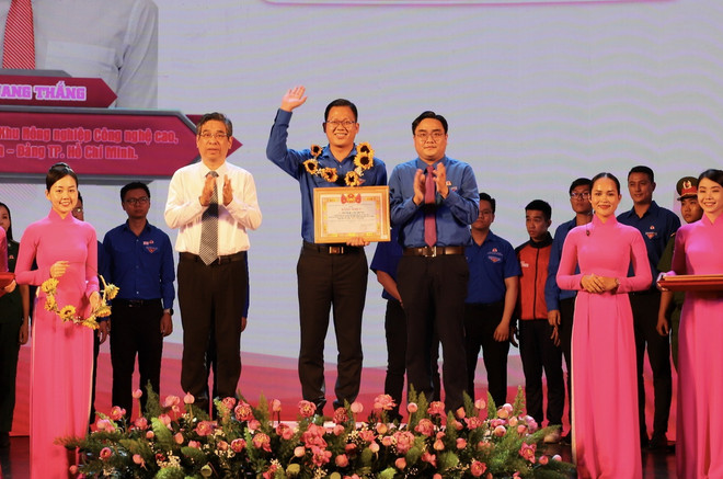 ttxvn_thanh nien tien tien 2.jpg