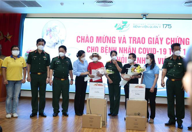 Bệnh nhân COVID-19 thứ 1.000 của Bệnh viện Quân y 175 được ra viện ảnh 1