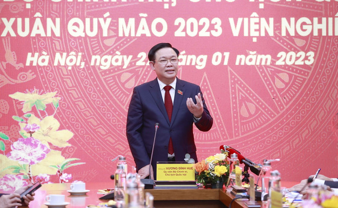 Chủ tịch Quốc hội Vương Đình Huệ phát biểu trong chuyến thăm, chúc Tết cán bộ, viên chức, người lao động Viện Nghiên cứu lập pháp. (Ảnh: Doãn Tấn/TTXVN) 'Viện Nghiên cứu lập pháp nêu cao tinh thần chuẩn bị từ sớm, từ xa' ảnh 2