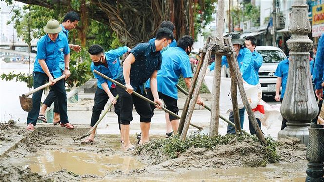 Thừa Thiên-Huế đề xuất hỗ trợ khẩn cấp khoảng 738 tỷ đồng ảnh 2