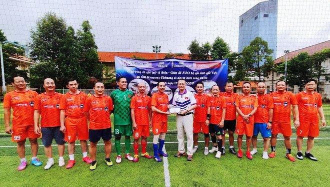 Quyên góp gây quỹ ủng hộ người gốc Việt trên Biển Hồ Campuchia ảnh 1