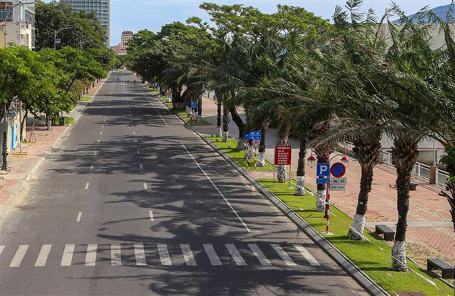 Đà Nẵng trong ngày đầu thực hiện giãn cách xã hội theo Chỉ thị 16 ảnh 1