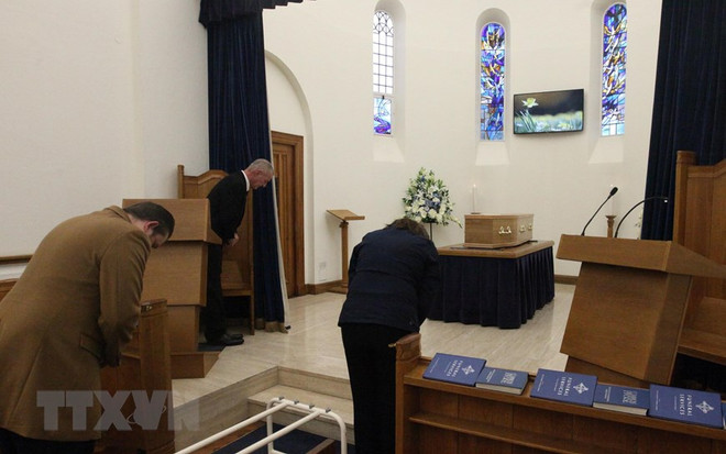 Thi thể, tro cốt 23 người Việt tử vong ở Anh sẽ hồi hương hôm nay ảnh 1