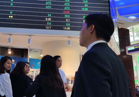 Chứng khoán phiên 28/10: Khối ngoại bán ròng hơn 3.100 tỷ đồng ảnh 1