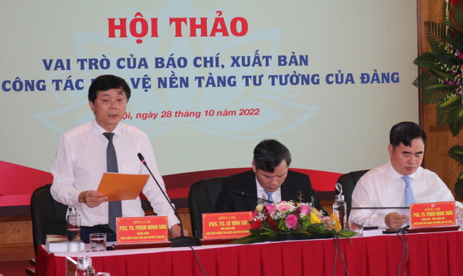 Lãnh đạo Học viện Chính trị Quốc gia Hồ Chí Minh; Học viện Báo chí và Truyên truyền; Nhà xuất bản Chính trị quốc gia Sự thật chủ trì hội thảo. (Ảnh: Chu Hiệu/TTXVN) Báo chí-xuất bản góp phần bảo vệ vững chắc nền tảng tư tưởng của Đảng ảnh 1
