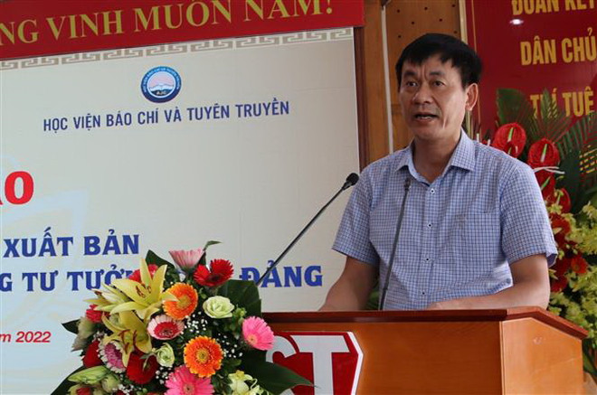 Phó giáo sư-tiến sỹ Nguyễn Thắng Lợi, Tổng Biên tập Tạp chí Lý luận chính trị tham luận tại hội thảo. (Ảnh: Hoàng Ngà/TTXVN) Báo chí-xuất bản góp phần bảo vệ vững chắc nền tảng tư tưởng của Đảng ảnh 2