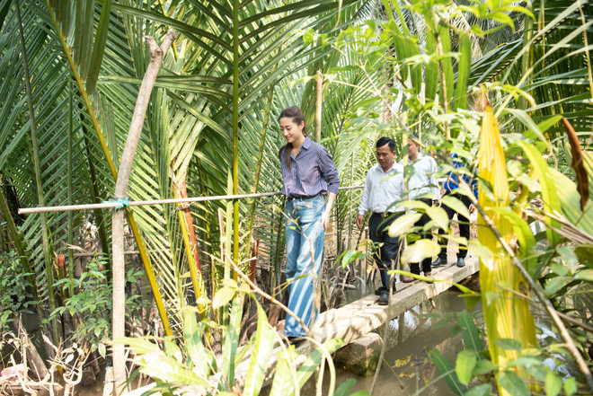 LƯƠNG THUỲ LINH 8_3.jpg