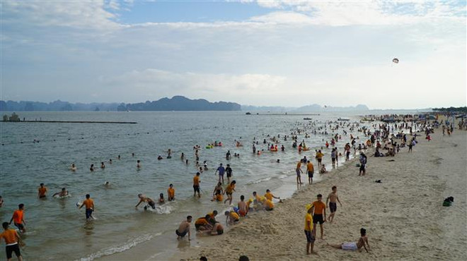 Du khách đến Quảng Ninh, Hải Phòng, Quảng Bình tăng cao dịp nghỉ lễ ảnh 1