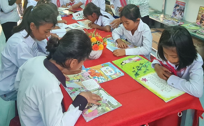 Tủ sách Đinh Hữu Dư: Chắp cánh ước mơ cho học sinh vùng khó ảnh 2