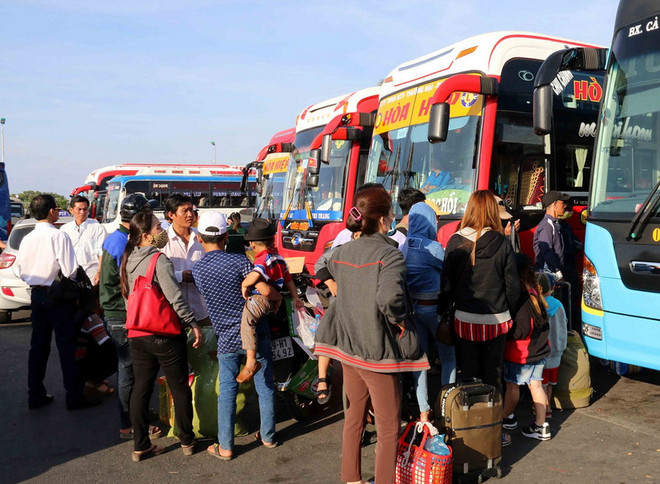 Xử phạt chủ xe khách 46 chỗ nhồi nhét tới hơn 70 hành khách ảnh 1