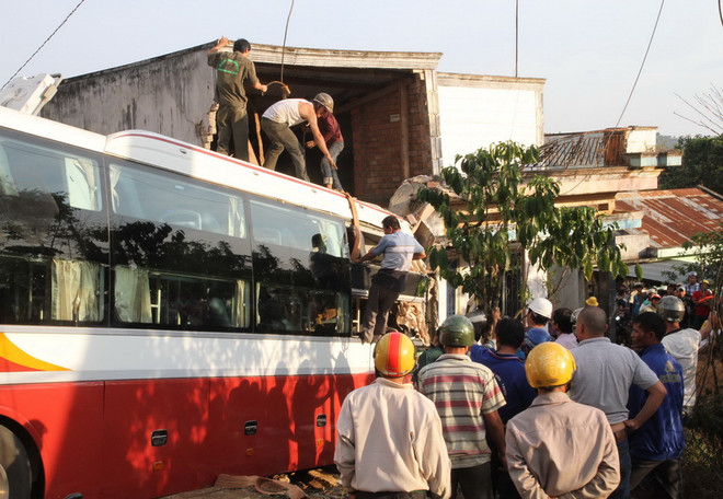 "Hết hồn" với những chuyến xe liên tỉnh mất an toàn đi Tây Nguyên ảnh 1
